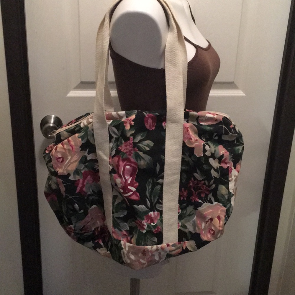 Nonnane floral duffel bag